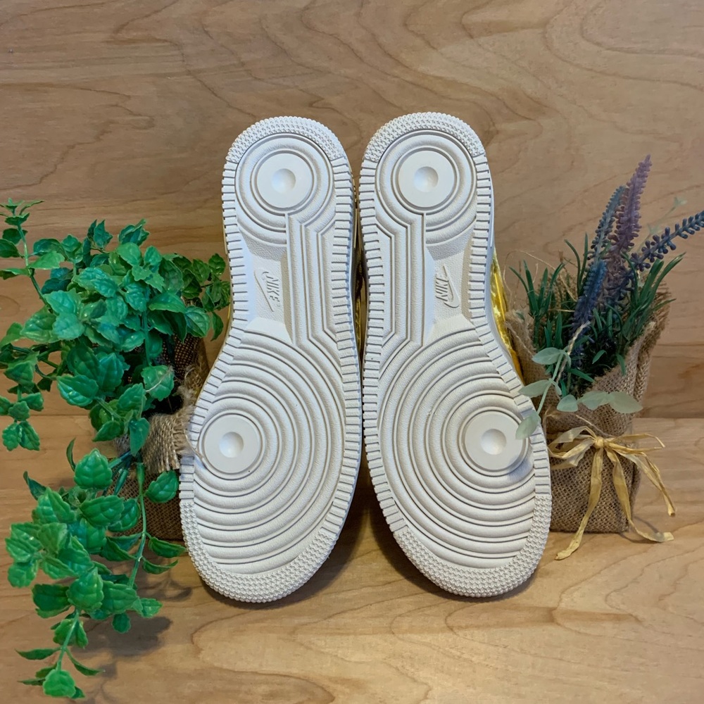 SOLD OUT❤️ NEW Nike Velvet Air Force 1 LV8 - Picture 7 of 8